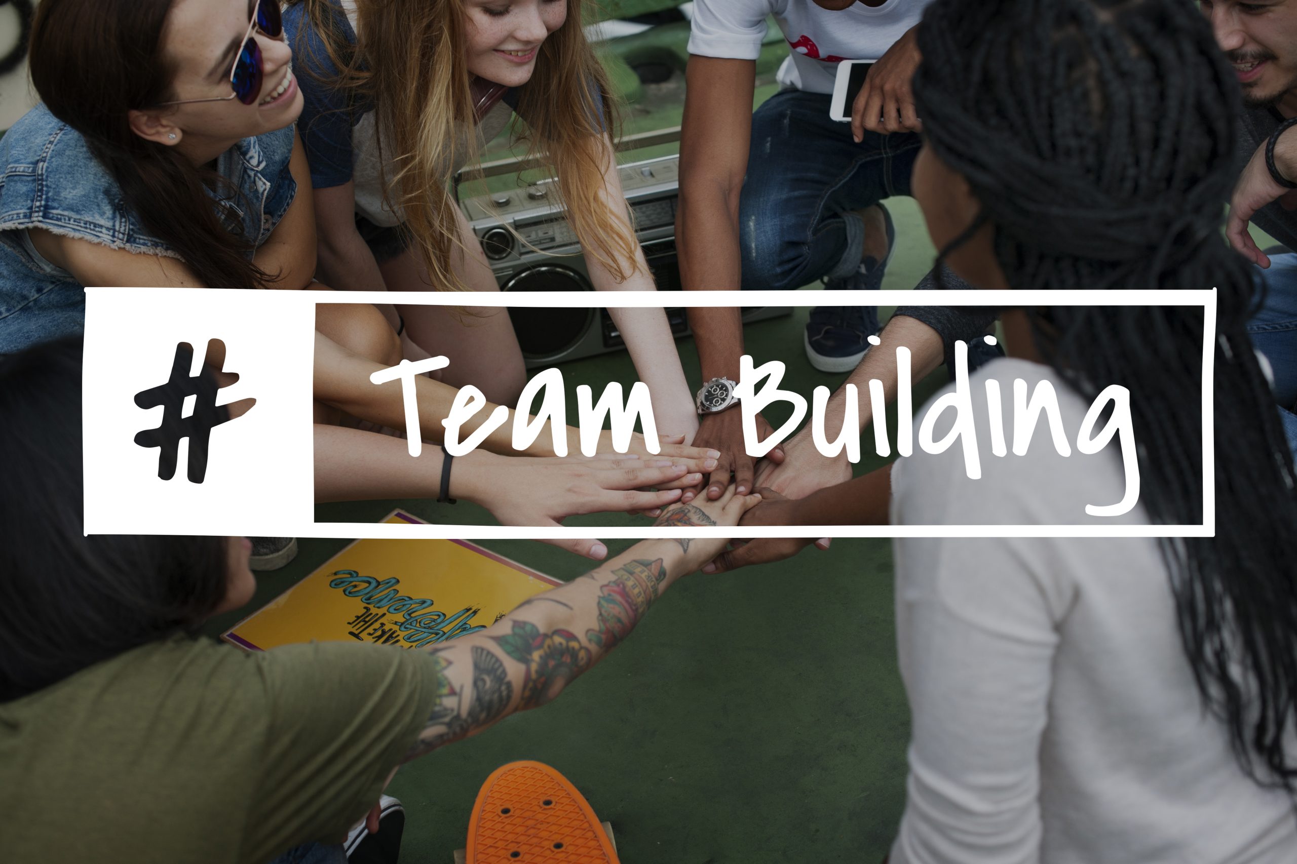 #teambuilding avec une équipe en fond